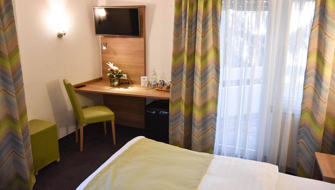 https://hotelmartinsklause.de/images/Room/double-room-n8.jpg