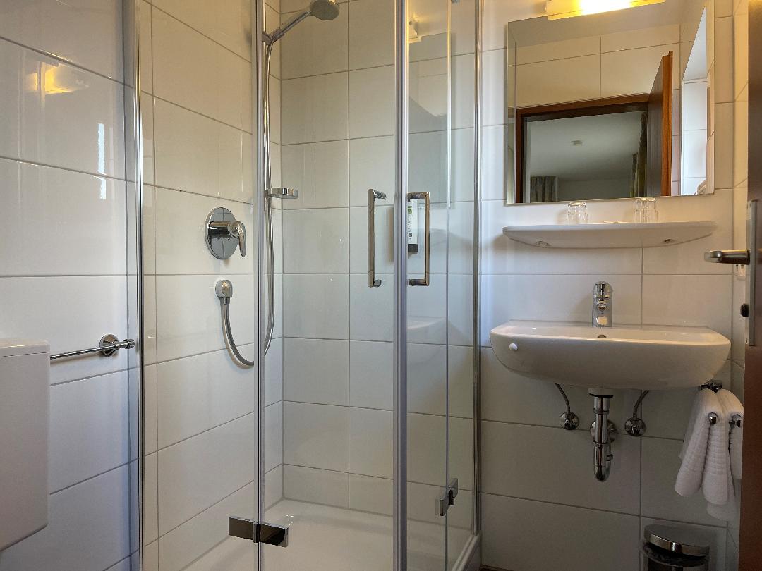 https://hotelmartinsklause.de/images/Room/double-superior-bath.jpeg