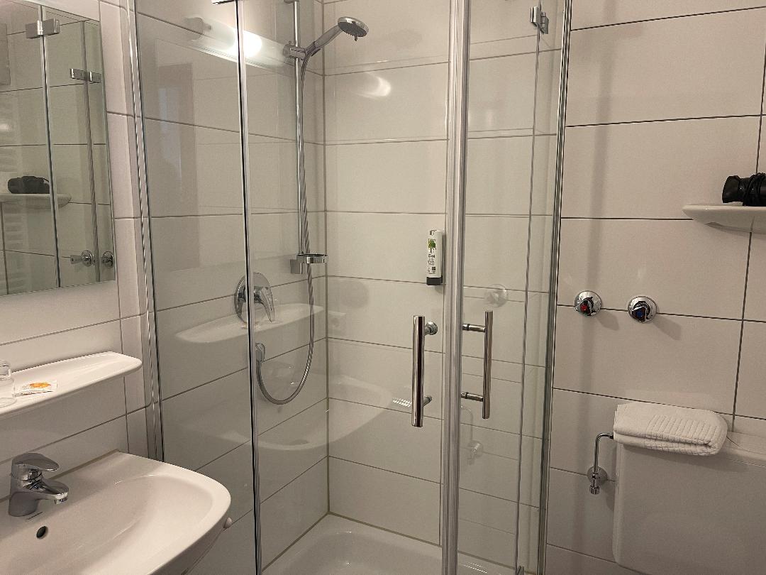 https://hotelmartinsklause.de/images/Room/single-standard-bath.jpeg